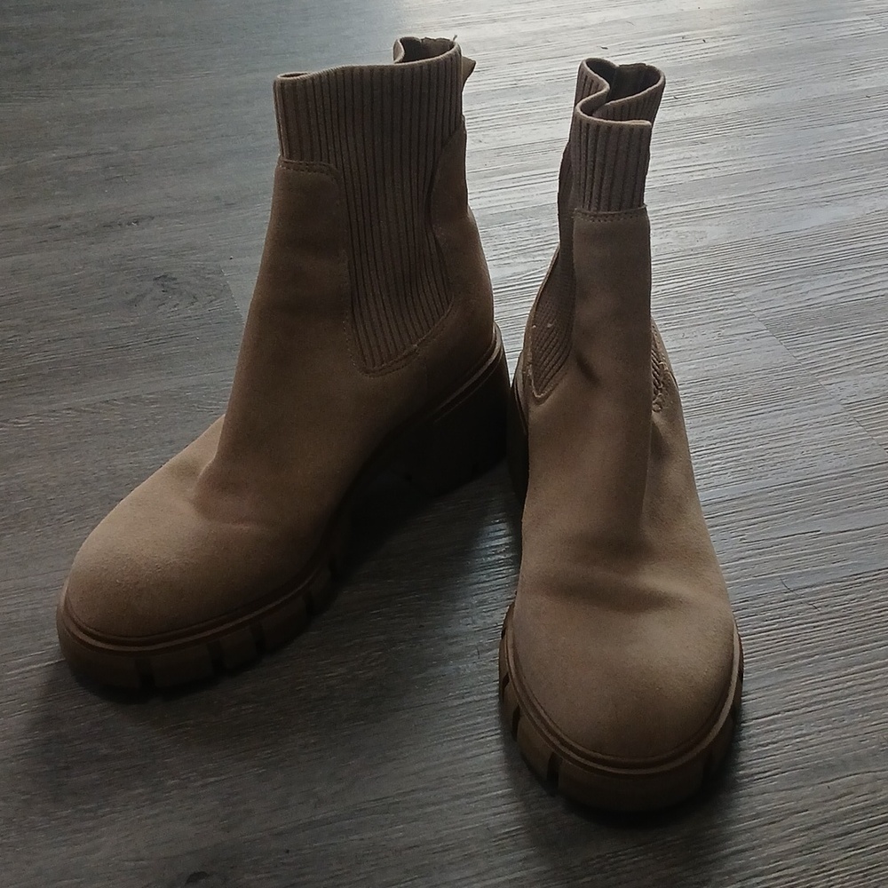 Steve Madden Hutch Chunky Sole Chelsea Boot in Taupe Sz 8 NWOT